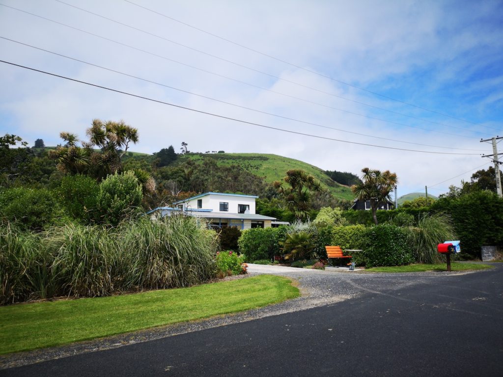 Skrzynka pocztowa przed domem